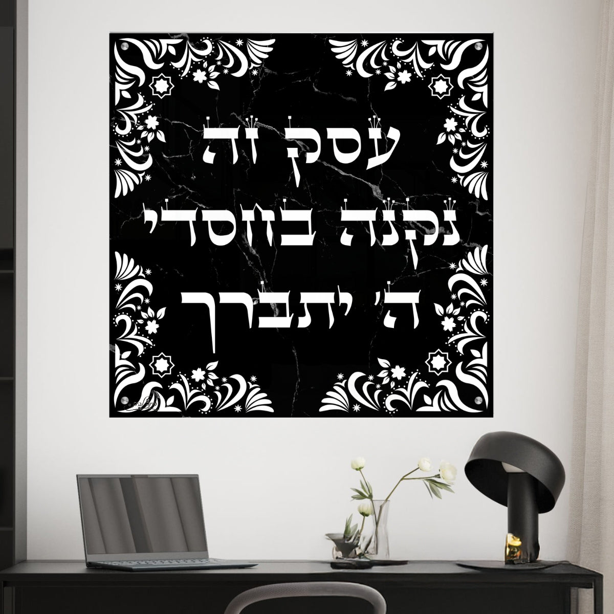 תמונות זכוכית מעוצבות, מעוצבות בהשראת אמנות מודרנית. מוסיפות חן וייחודיות לכל חלל מגורים.