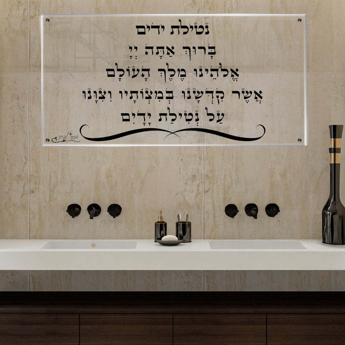 תמונות זכוכית אמנותיות, מעוצבות בהשראת אמנות מודרנית. מוסיפות חן וייחודיות לכל חלל מגורים.