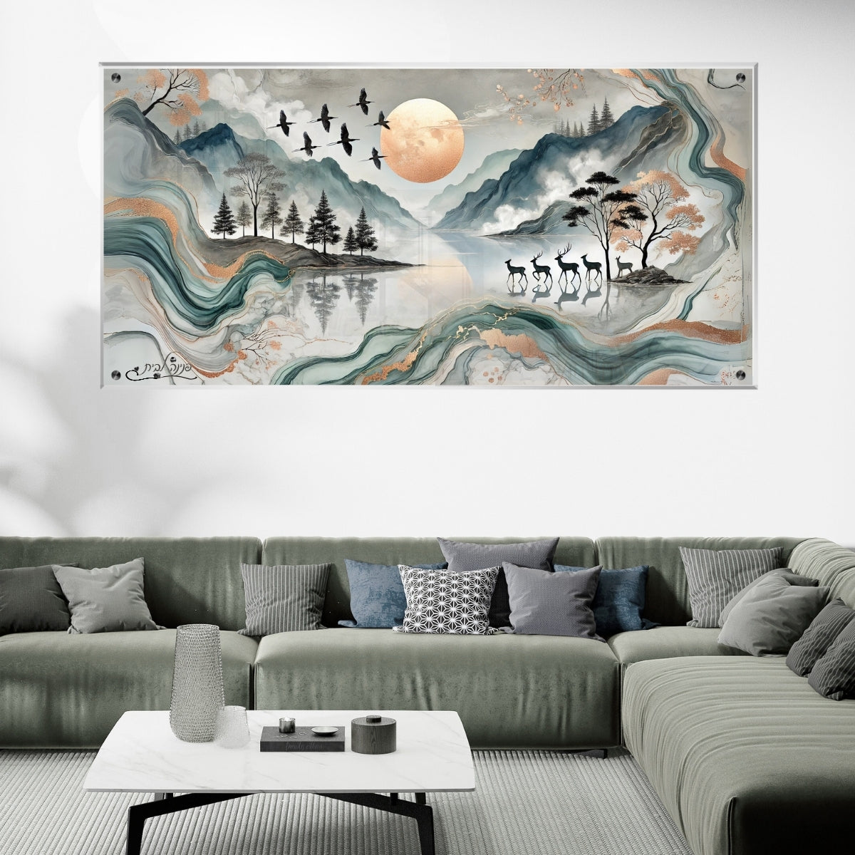 אומנות מודרנית על זכוכית, נבחרות בקפידה כדי לשדרג את עיצוב הבית. מעניקות עומק ותחכום לכל עיצוב פנים.