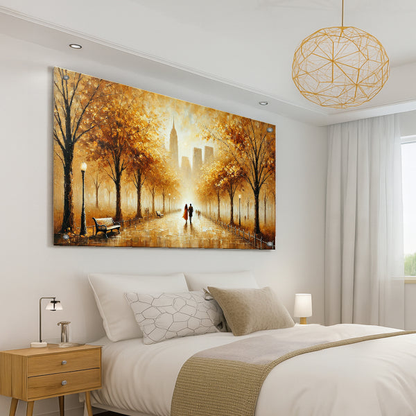 תמונת זכוכית של זוג הולך בשביל סתיו עם עצים כתומים ואור רך