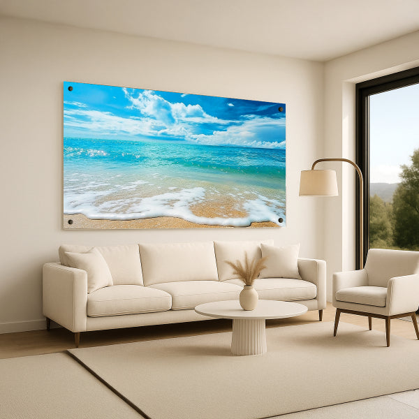 תמונות נוי - חוף ים טורקיז ביום בהיר עם גלים עדינים ושמיים כחולים