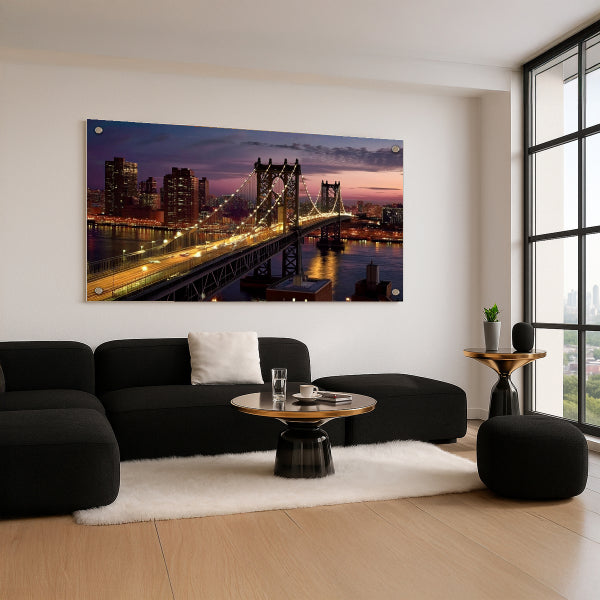 הדפסה על זכוכית של גשר עירוני בשעת שקיעה עם אורות משתקפים במים