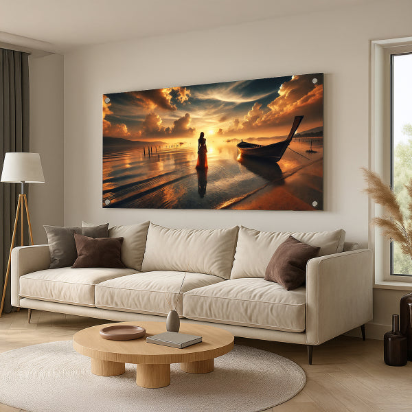 תמונת שקיעה על חוף זהוב עם אישה וסירה – יצירת נוף מרהיבה על זכוכית לעיצוב הבית
