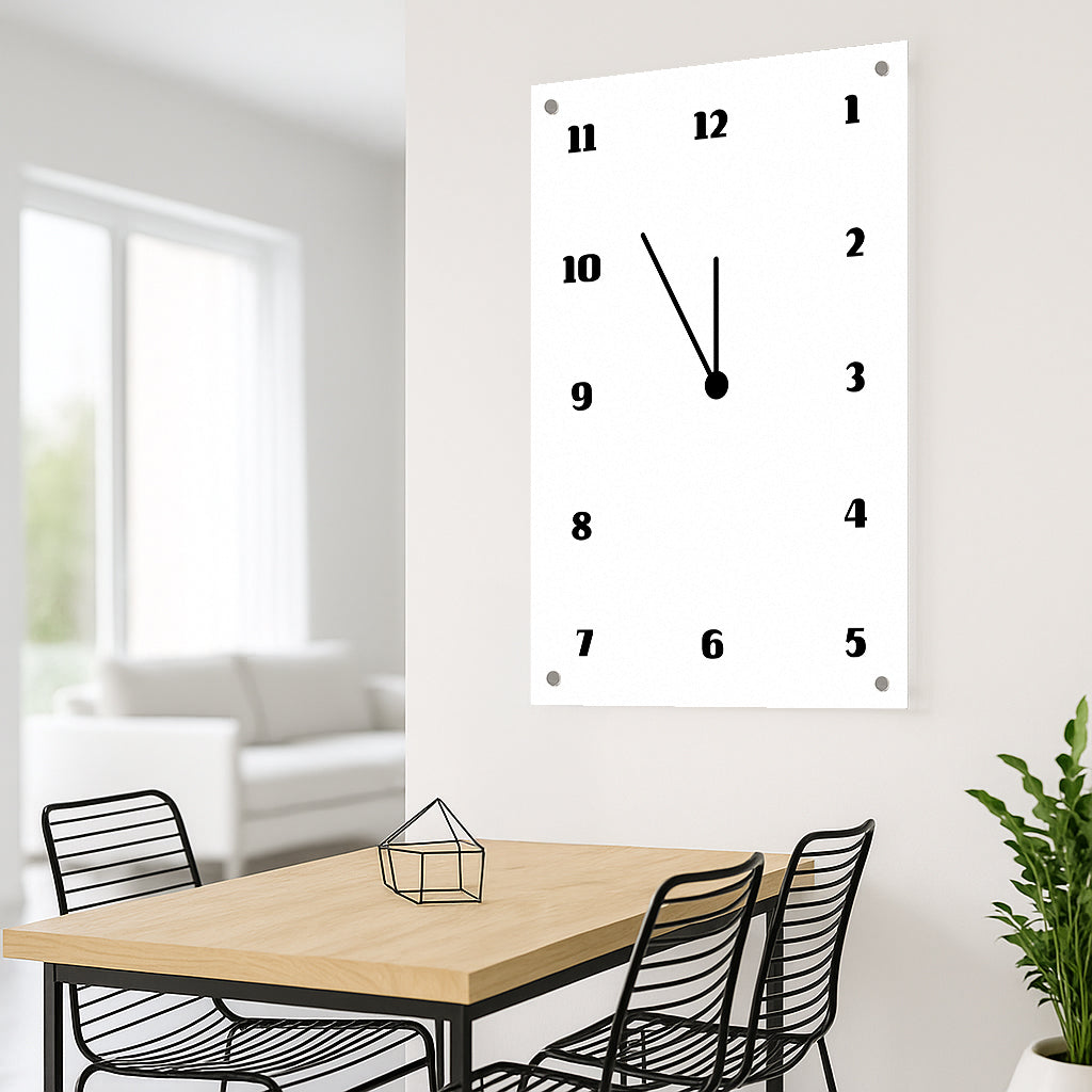 שעון זכוכית לבן עם מספרים שחורים