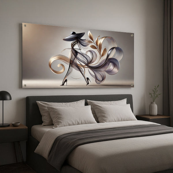 דמות נשית אמנותית בקווים זורמים וזהובים – יצירה מודרנית לעיצוב הבית על זכוכית