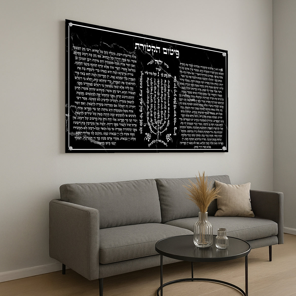 פיטום הקטורת על רקע שיש שחור – תמונות לבית יוקרתיות מזכוכית