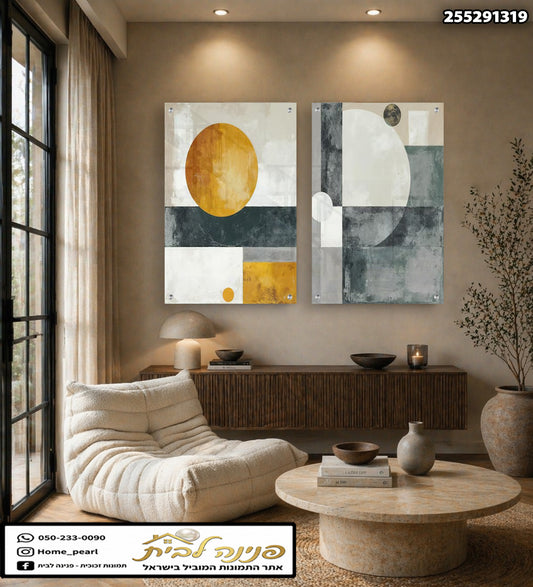 זוג תמונות אבסטרקטיות בגווני חרדל, לבן ואפור תלויות בסלון מודרני - תמונות לבית