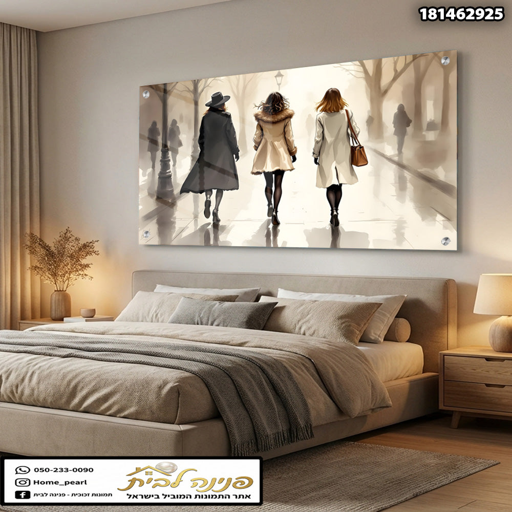 תמונה של נשים צועדות ברחוב - תמונות נוי - צבעים בהירים ואפורים