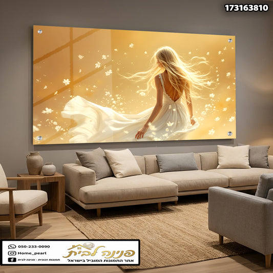 תמונה אומנותית של אישה בשמלה לבנה עם רקע מזהב - הדפסה על זכוכית - צבעים לבן וזהב