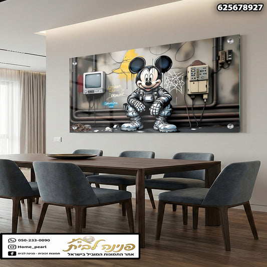 תמונה של דמות קומיקס על קיר - תמונות קיר - צבעים שחור, לבן, צהוב