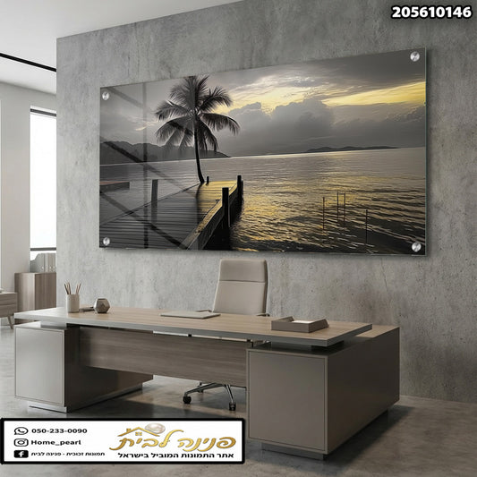 תמונה של נוף ים עם עץ דקל - תמונות לבית - צבעים בשחור ולבן