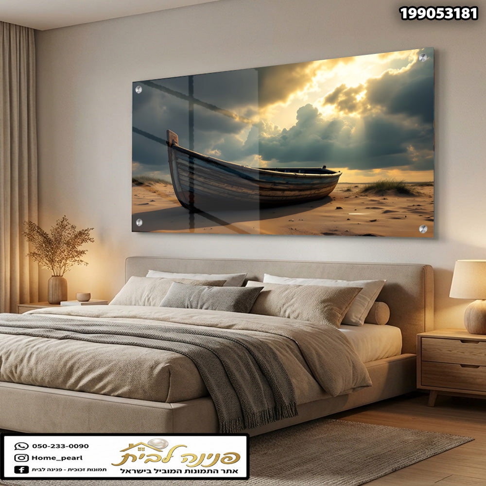 תמונה של סירה על חוף - תמונות נוי - צבעים באפור וזהב