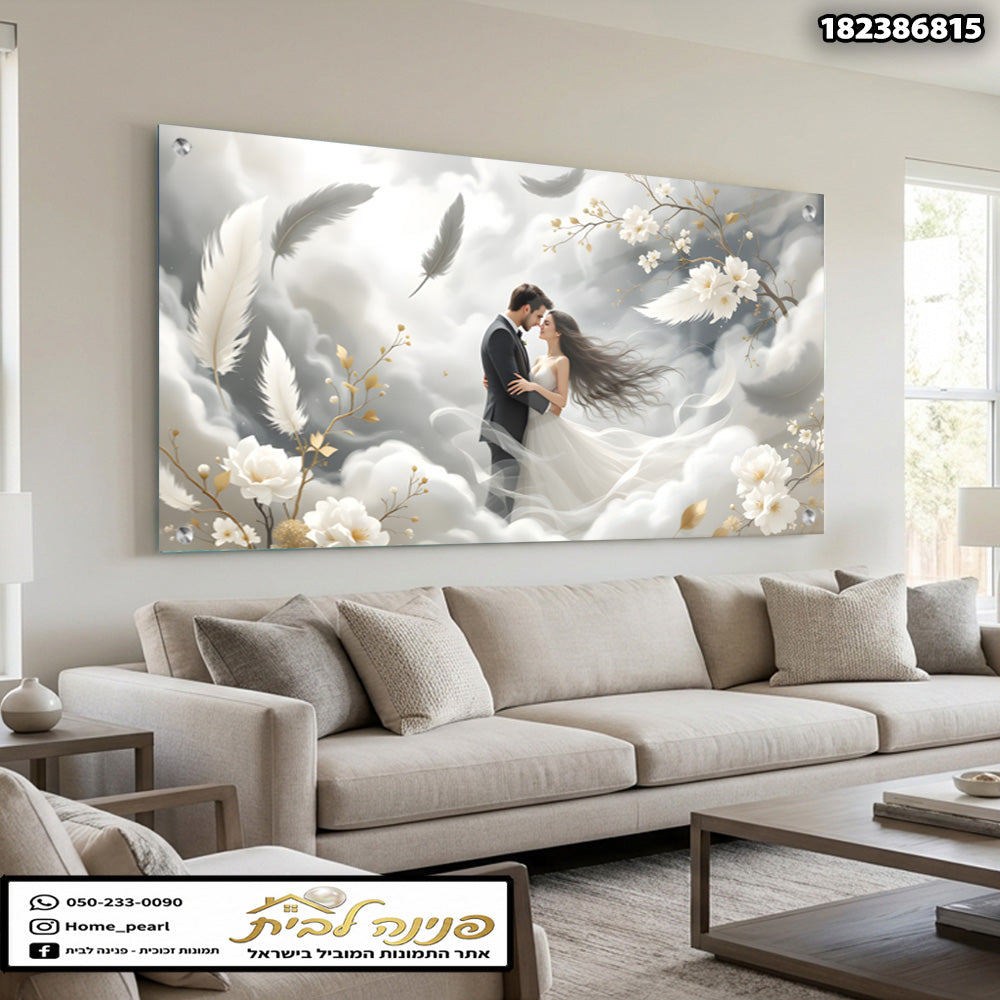 הדפסה על זכוכית - זוג רומנטי בעננים עם נוצות ופריחה לבנה תמונות זכוכית לסלון תמונות לבית תמונות קיר הדפסה על זכוכית