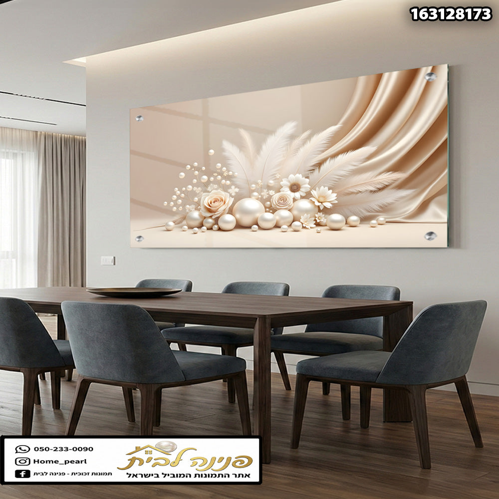 תמונות זכוכית - קומפוזיציית פנינים ונוצות קרם על רקע משי זהוב תמונות זכוכית לסלון תמונות לבית תמונות קיר הדפסה על זכוכית