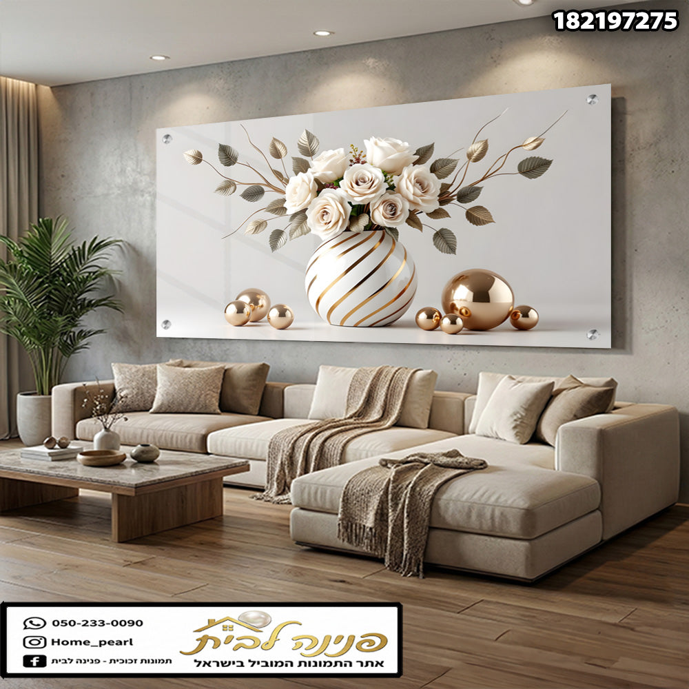 העיצוב מציג Vase עם פרחים לבנים וכדורי נוי זהובים - תמונות נוי - לבן, זהב, ירוק