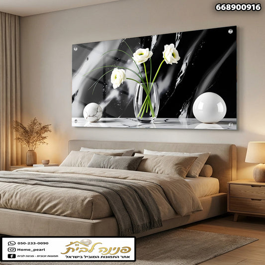 תמונה של פרחים בתוך vase בשילוב צבעים שחור ולבן - תמונות לבית - צבעים בשחור ולבן וירוק