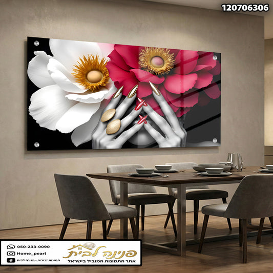 תמונה של ידיים מחזיקות פרחים - תמונות נוי - צבעים בשחור ולבן ואדום וזהב