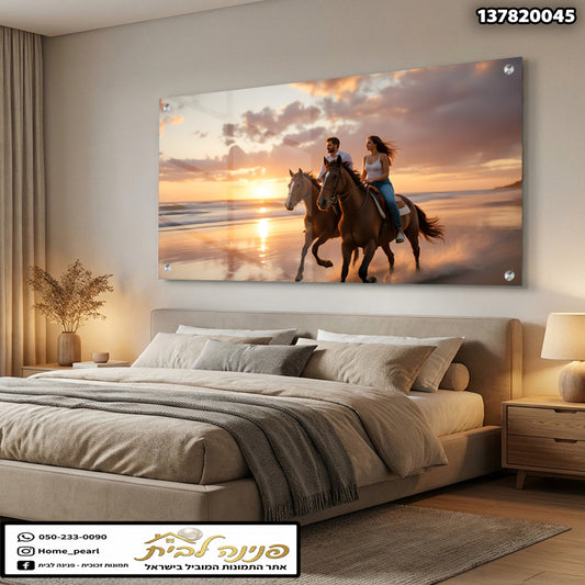 תמונה של רוכבי סוסים לאורך החוף בשקיעה - תמונות נוי - צבעים בחום וכתום