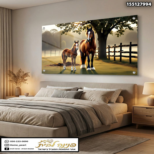 תמונה של סוסים בלב נוף כפרי - תמונות נוי - צבעים חום, ירוק ואפור