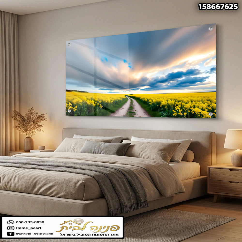 תמונה של נוף פתוח בהדפסה על זכוכית - תמונות לסלון - צבעים צהובים, ירוקים וכחולים