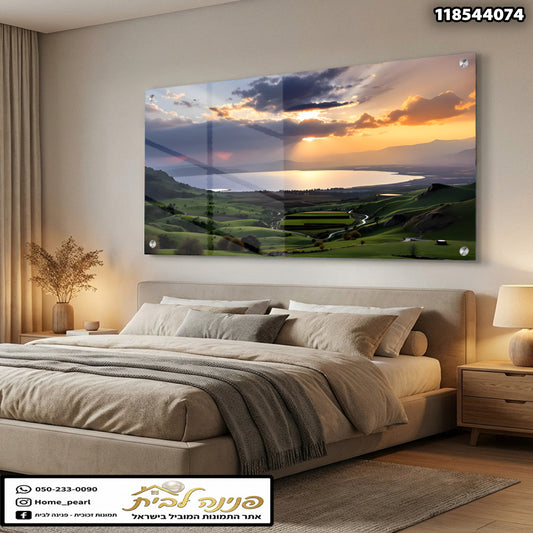 ותמונה של נוף עם צמחייה ירוקה ושמש שוקעת - תמונות נוי - צבעים ירוק, כחול, כתום