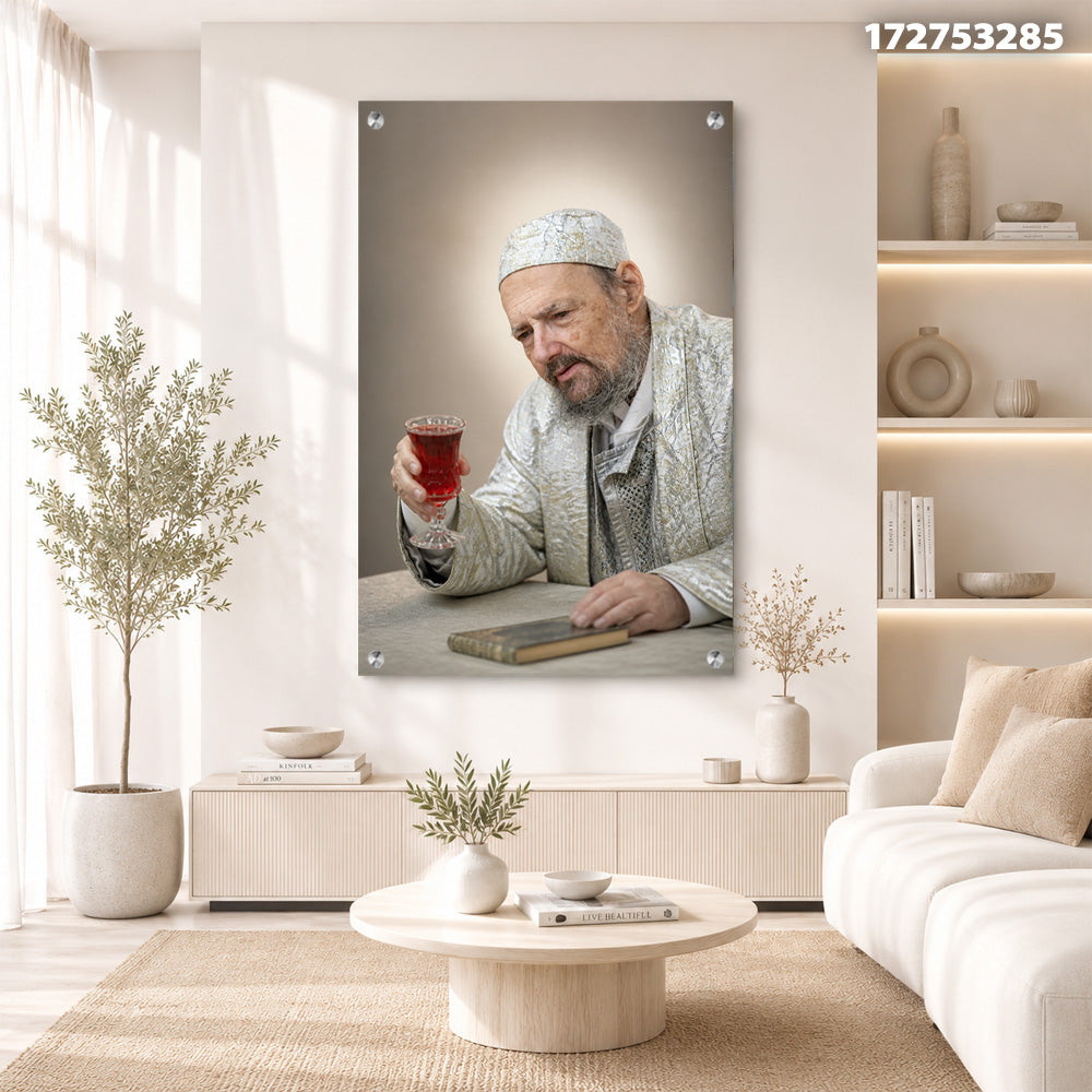 הדפסה על זכוכית -  הרב דב קוק מטבריה בלבוש כסוף עם כוס קידוש אדומה תמונות זכוכית לסלון תמונות לבית תמונות קיר הדפסה על זכוכית