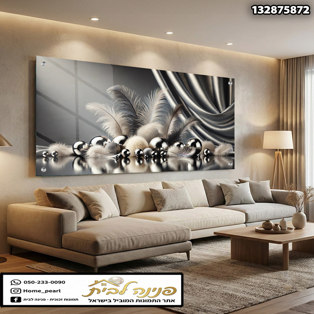 תמונות זכוכית - נוצות רכות וכדורי כרום כסופים על רקע וילון סאטן תמונות זכוכית לסלון תמונות לבית תמונות קיר הדפסה על זכוכית