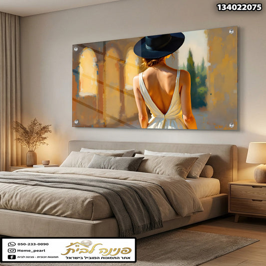 תמונה של אישה יושבת בסלון - תמונות לסלון - צבעים: לבן, שחור, צהוב, ירוק