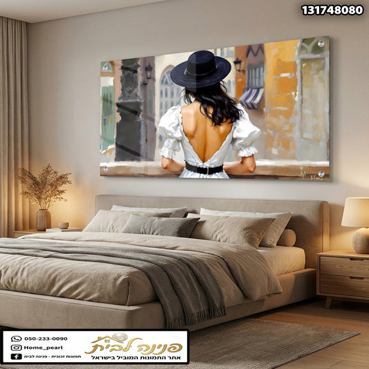 תמונה של אישה עם שמלה לבנה וקטן שחור בסלון - תמונות נוי - גוונים של לבן, שחור וצהוב