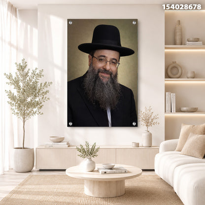 תמונה של אדם מחויך על קיר - תמונות לבית - צבעים חום ושחור