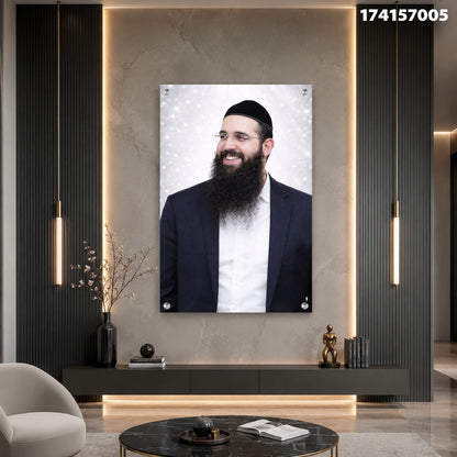 תמונה של אדם מחייך על קיר בסלון - תמונות זכוכית - שחור ולבן