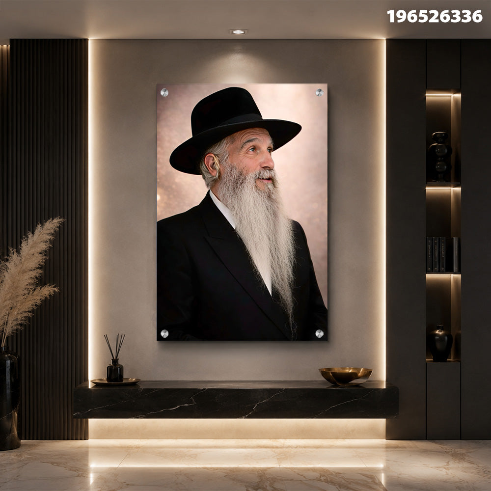 תמונות זכוכית - דיוקן רב חסידי עם כובע שחור וזקן לבן על רקע בז׳ מעושן תמונות זכוכית לסלון תמונות לבית תמונות קיר הדפסה על זכוכית