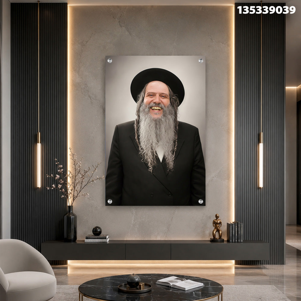 תמונות זכוכית - דיוקן רב מחויך עם זקן כסוף וכובע שחור תמונות זכוכית לסלון תמונות לבית תמונות קיר הדפסה על זכוכית