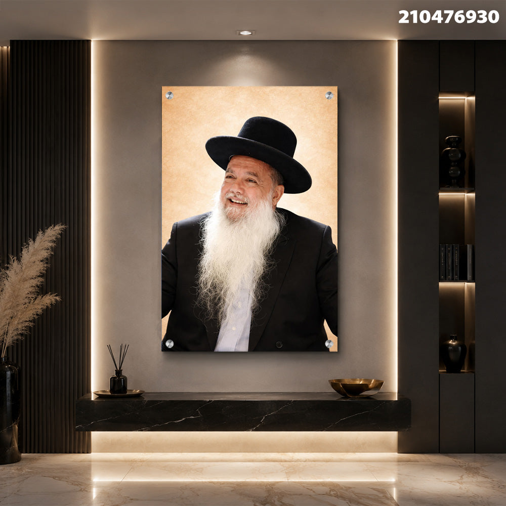 תמונה של אדם מחייך על קיר בבית - תמונות לבית - צבעים שחור וברונזה