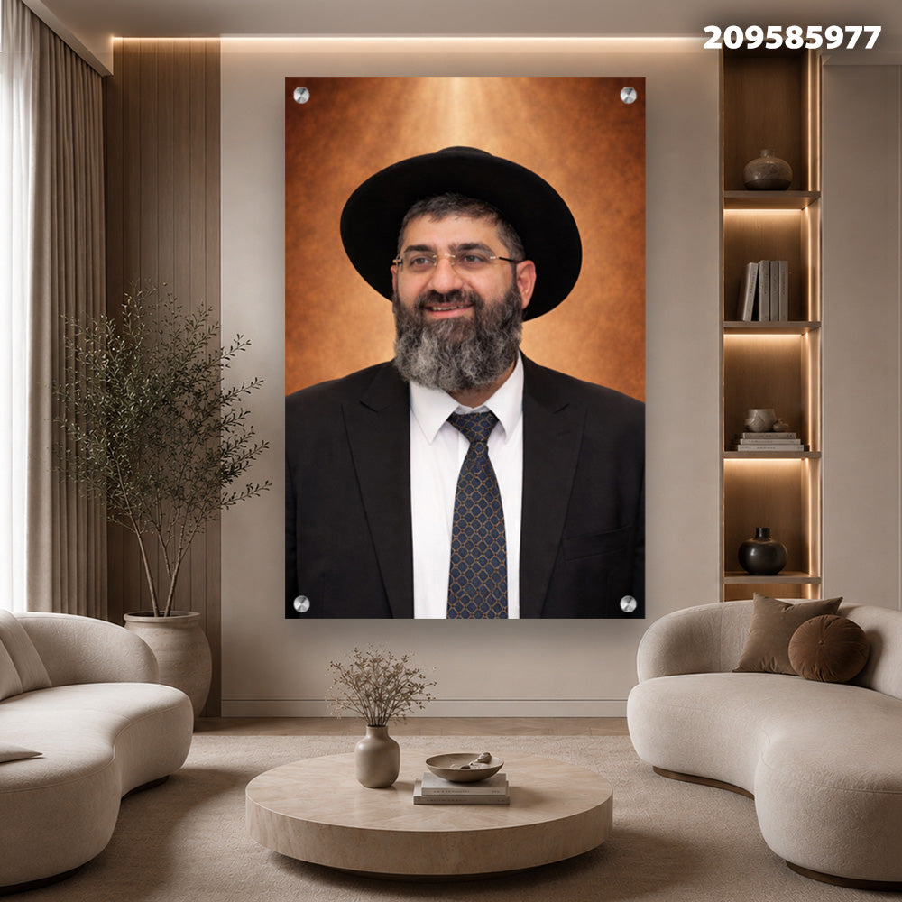 תמונה של אדם מחייך בסלון - תמונות לבית - חום