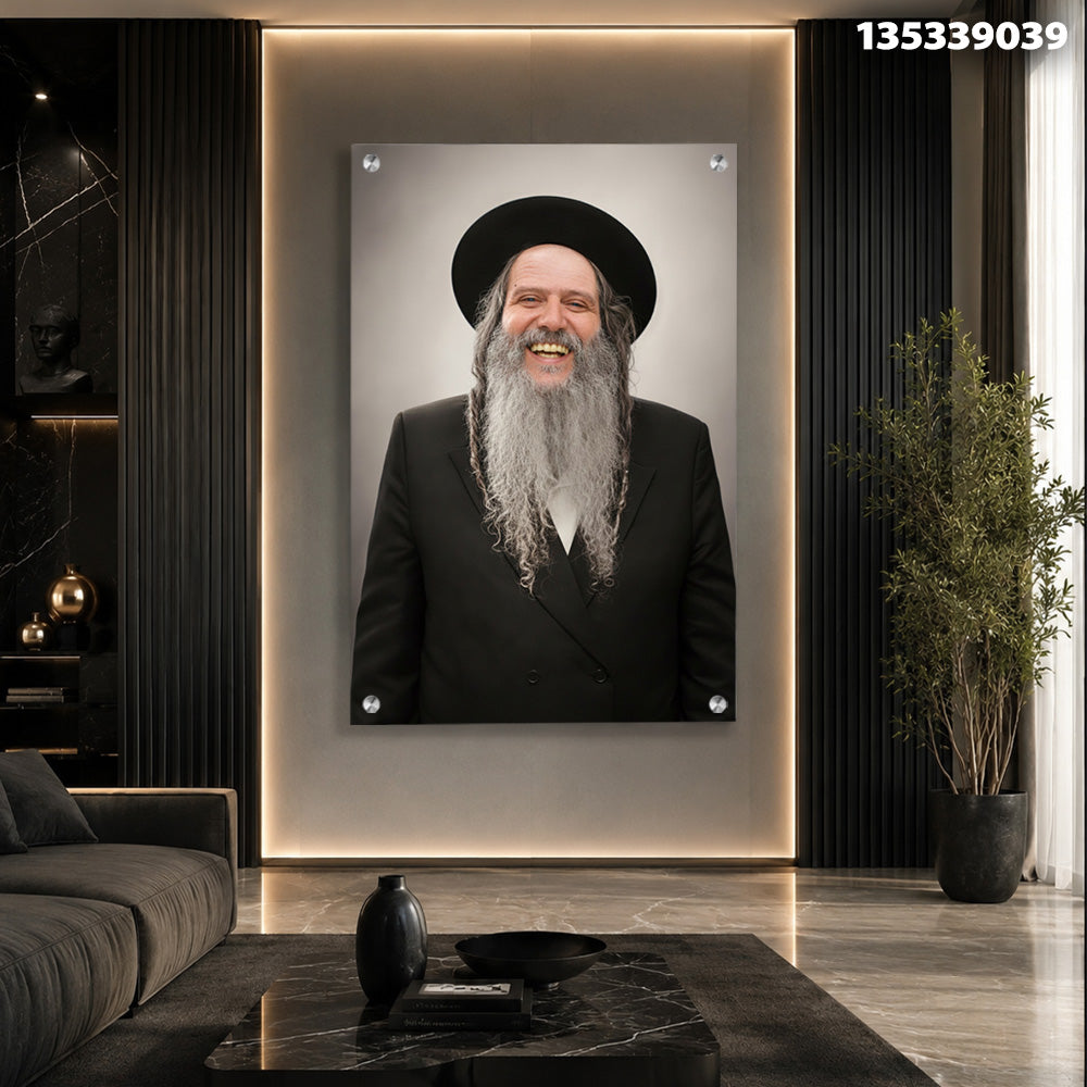 תמונות זכוכית - דיוקן רב מחויך עם זקן כסוף וכובע שחור תמונות זכוכית לסלון תמונות לבית תמונות קיר הדפסה על זכוכית