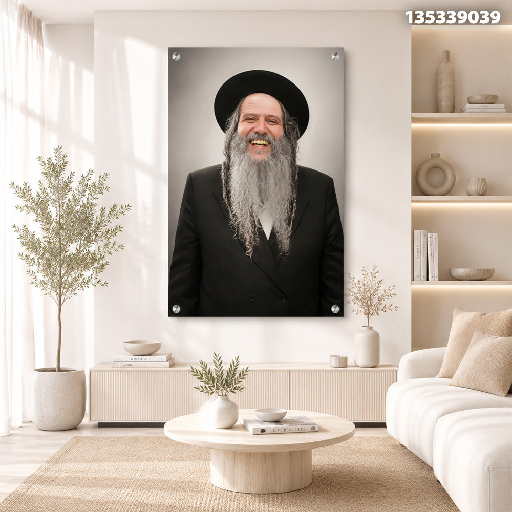 תמונות זכוכית - דיוקן רב מחויך עם זקן כסוף וכובע שחור תמונות זכוכית לסלון תמונות לבית תמונות קיר הדפסה על זכוכית