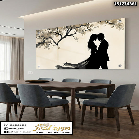 זוג מתנשק ברקע דקורטיבי - תמונות קיר - צבעים שחור ולבן