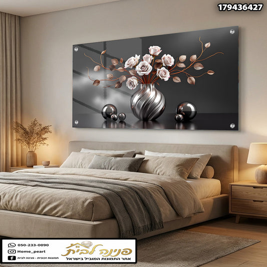 תמונה של פרחי שושן בתוך Vase עם כדורים בכמה גוונים - תמונות נוי - צבעים בשחור, לבן, וורוד