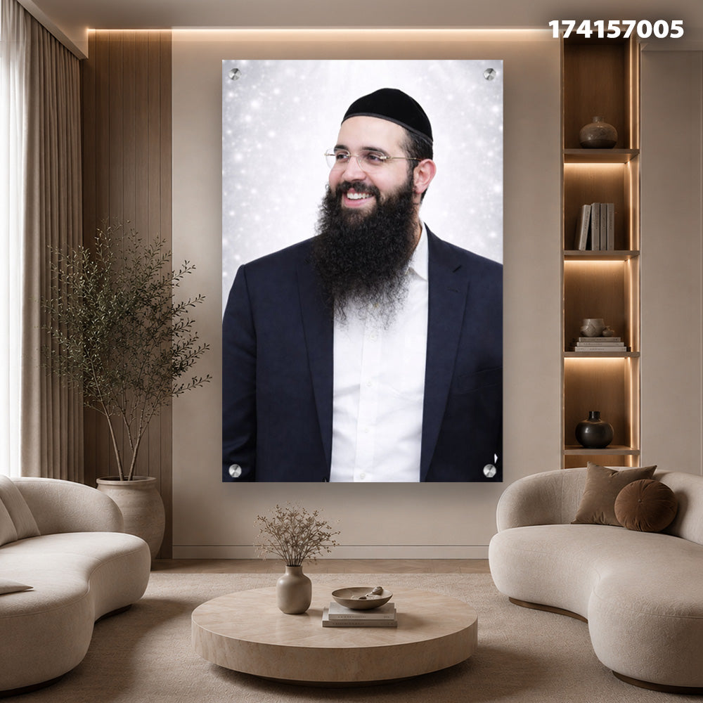 תמונה של אדם במדי עבודה על קיר בסלון - תמונות לבית - צבעים של לבן ושחור