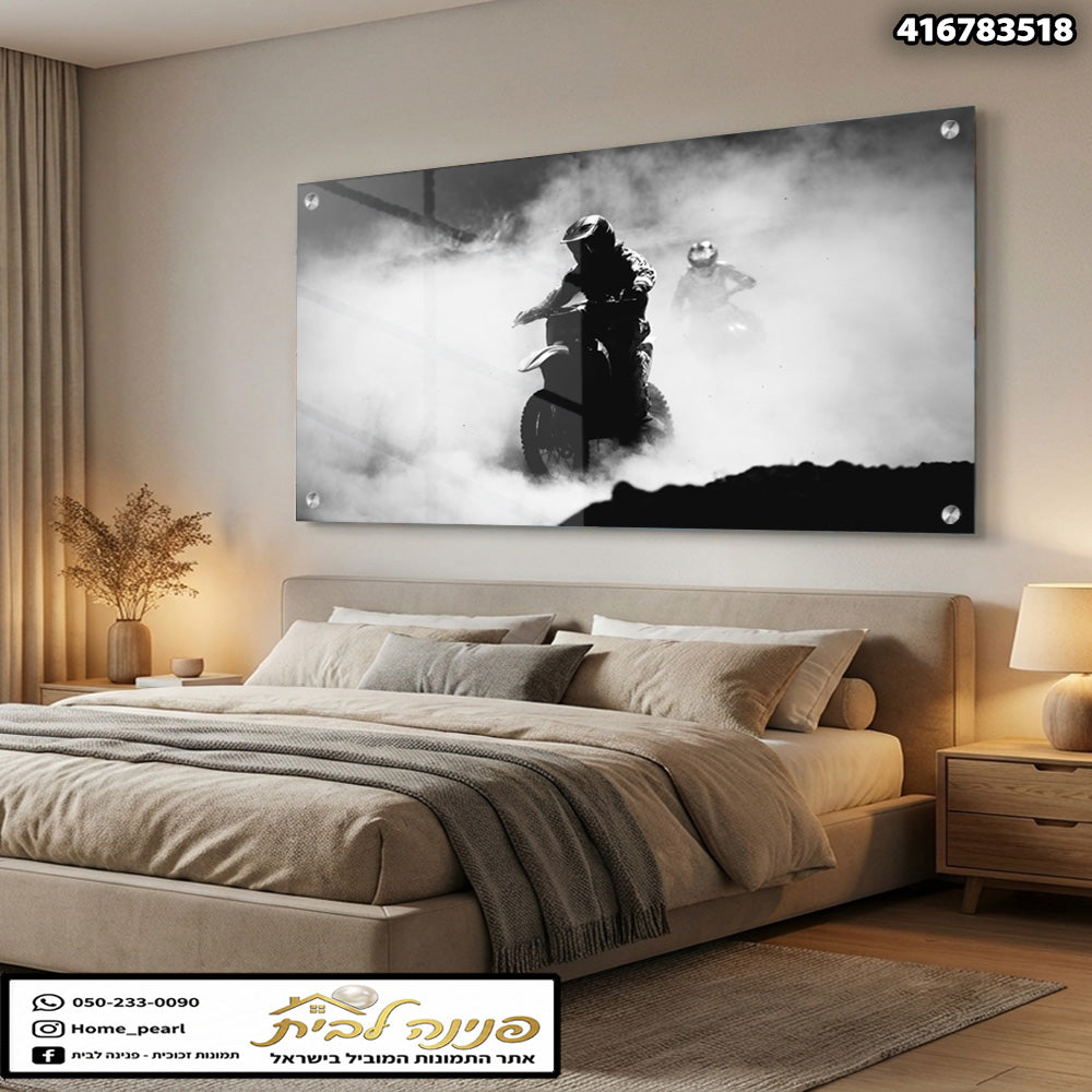 תמונה של רוכבי מוטוקרוס בפעולה - תמונות נוי - שחור ולבן