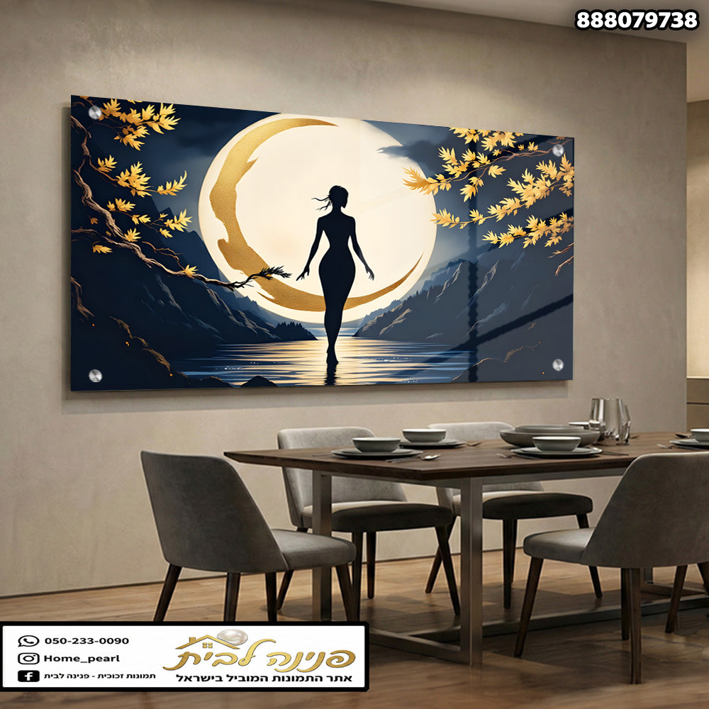 תמונה של אישה ליד מים עם ירח מלא - תמונות למשרד - צבעים שחור, לבן, זהב
