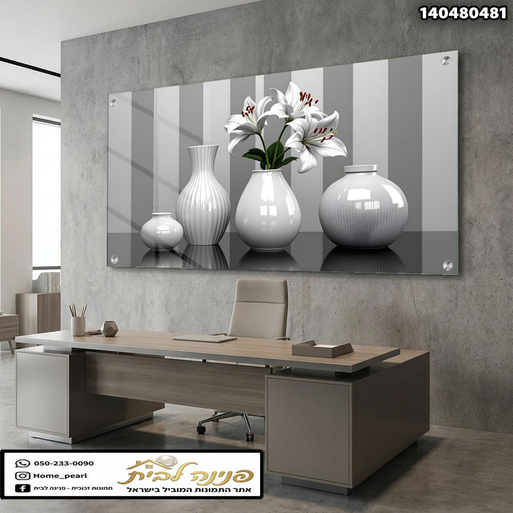 תמונה של כמה אגרטלים לבנים עם פרחים - תמונות לבית - צבעים בשחור ולבן