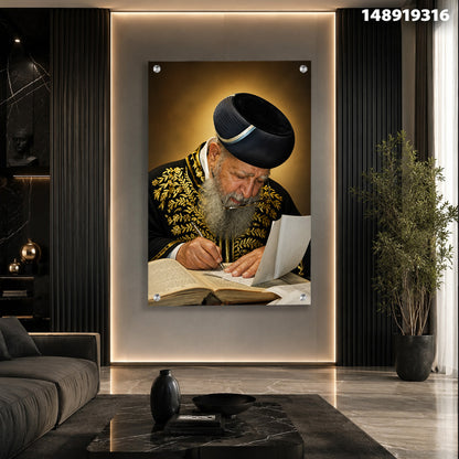 צילום של אדם כותב בספר - תמונות לבית - צבעים חום ושחור