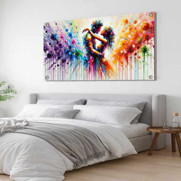 זוג רוקדים בצבעים עזים על רקע מופשט