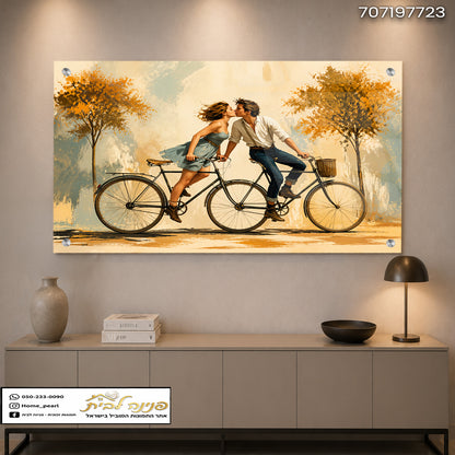 זוג רוכב על אופניים בחדר מגונן - תמונת נוי