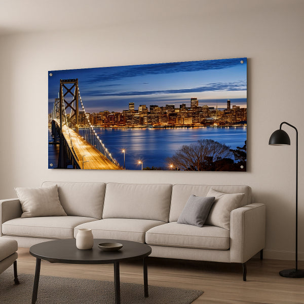 תמונת זכוכית של גשר מואר בלילה המשקף את אורות העיר על פני המים – עיצוב יוקרתי לסלון