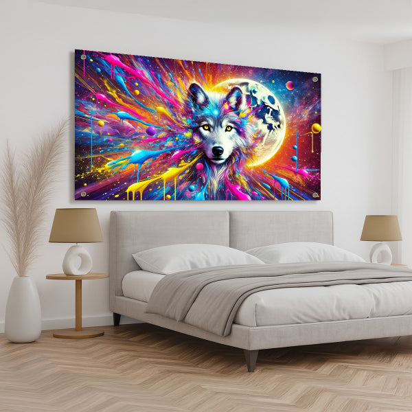 תמונת זכוכית של זאב צבעוני מול ירח מלא – יצירה מודרנית מרהיבה לבית