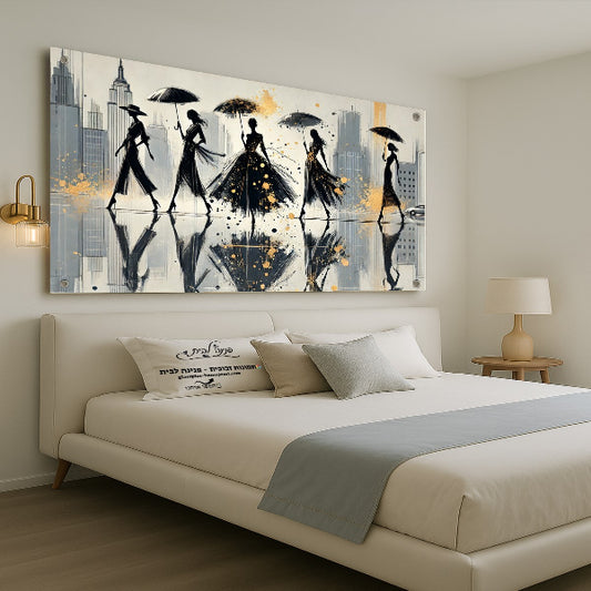 תמונת זכוכית של נשים אלגנטיות צועדות עם מטריות בעיר מודרנית – עיצוב יוקרתי לבית