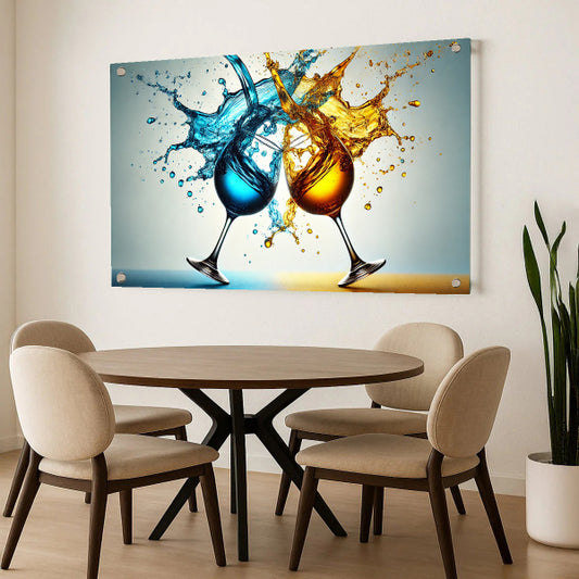 תמונה מודרנית על זכוכית של גביעי יין בצבעים כחול וזהב בהתנגשות